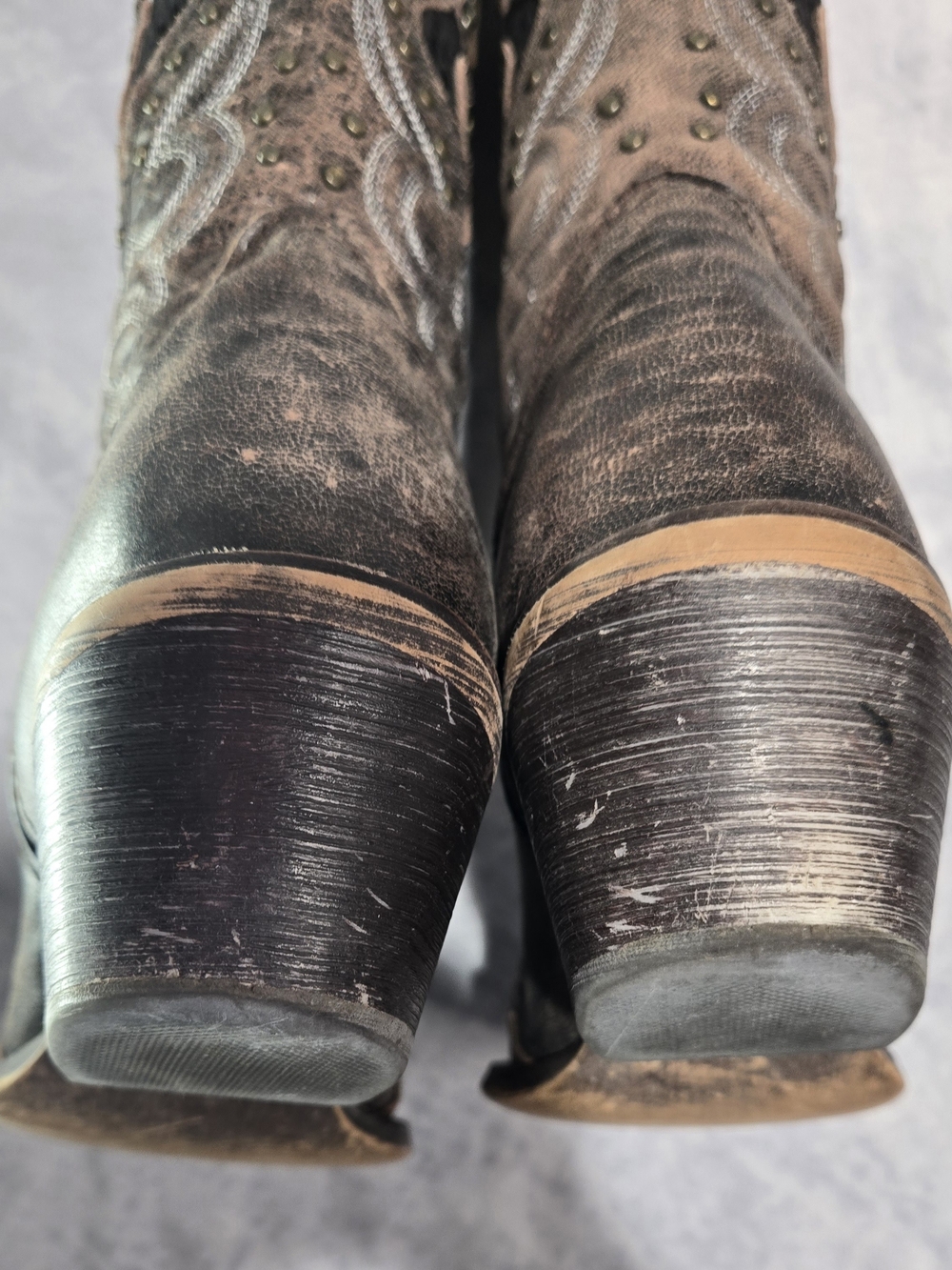 Women's Distressed Brown Embroidered Western Boots - Picture 5 of 7